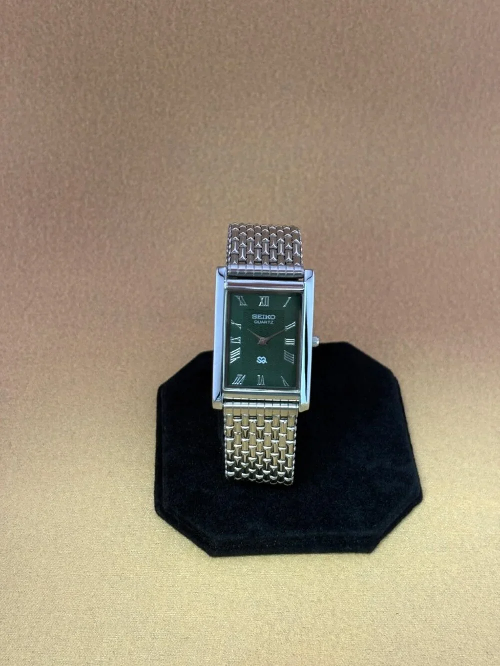 OLIVE GREEN SILVER VINTAGE Seiko slim Quartz men's wristwatch